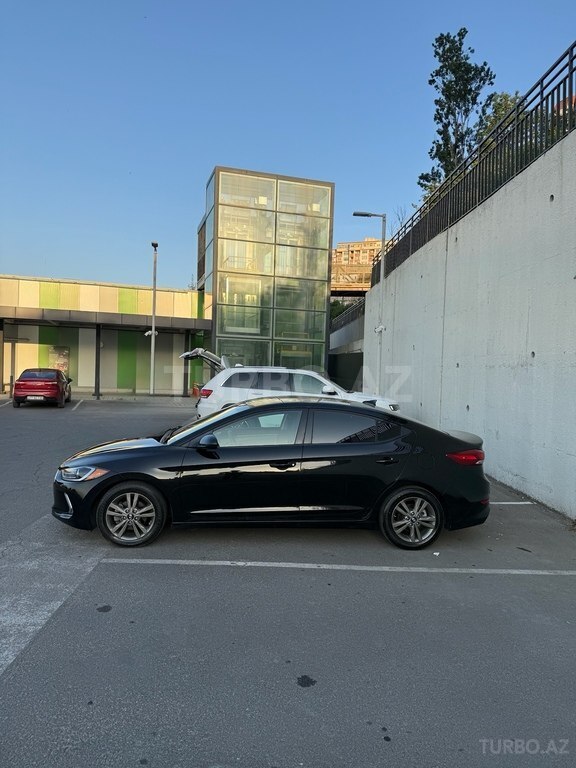 Hyundai Elantra