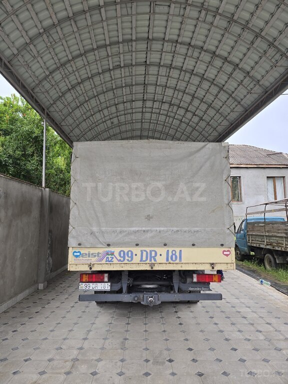 Mercedes Atego 815