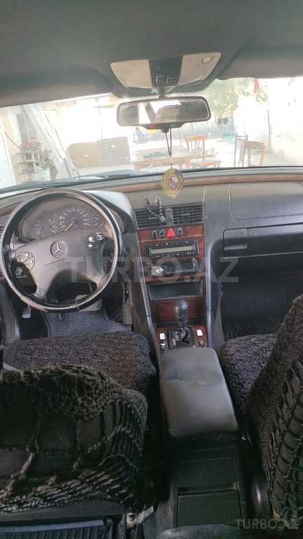 Mercedes C 230