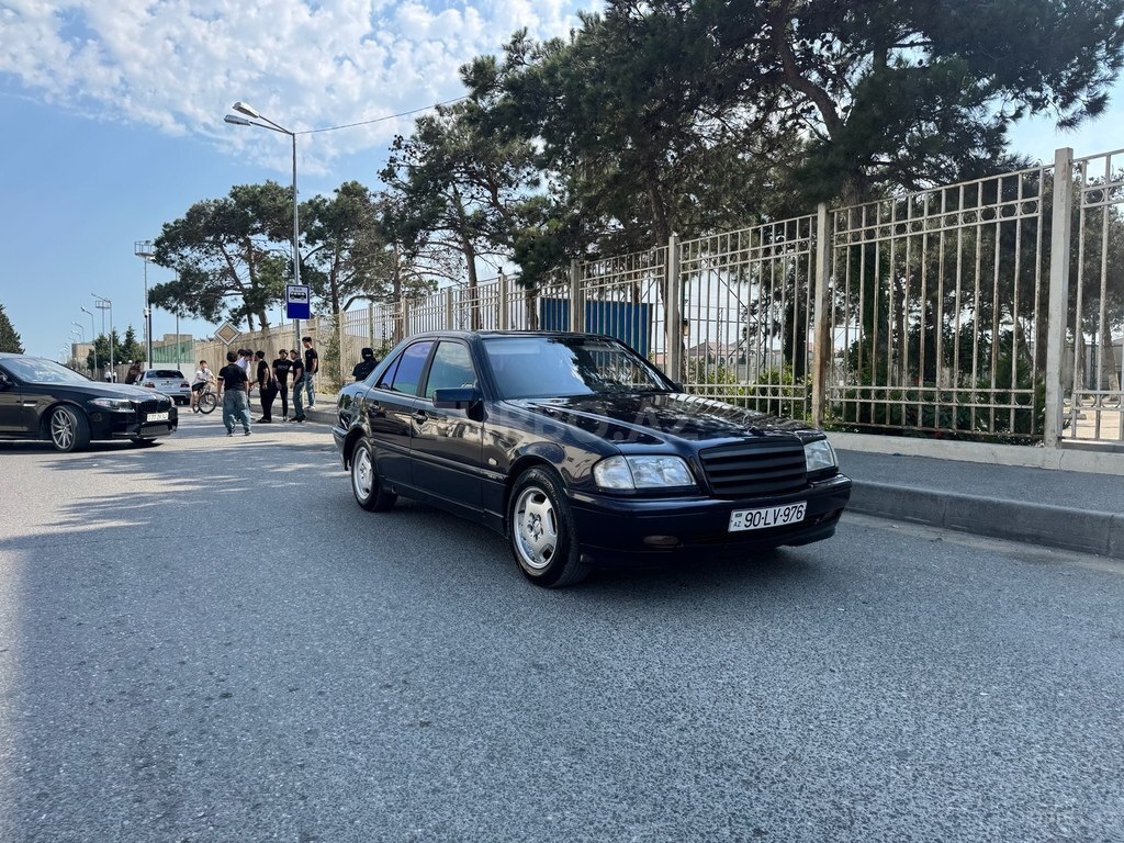 Mercedes C 180