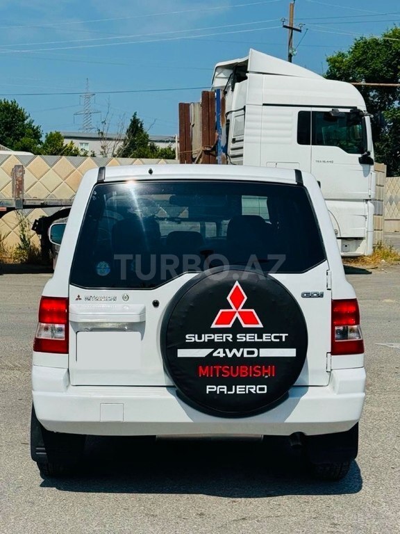 Mitsubishi Pajero io