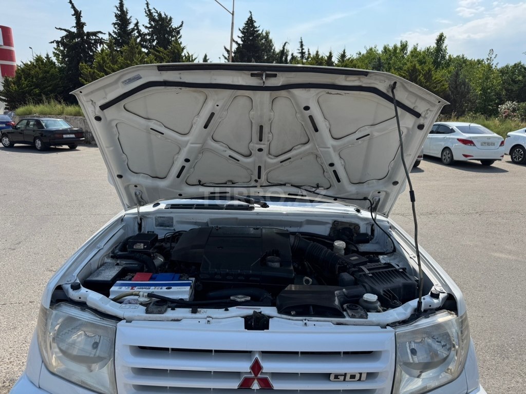 Mitsubishi Pajero io