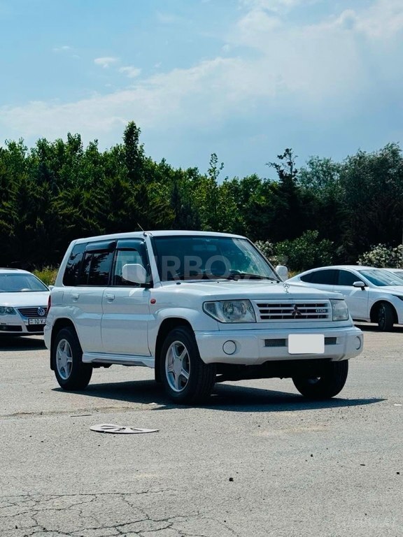 Mitsubishi Pajero io