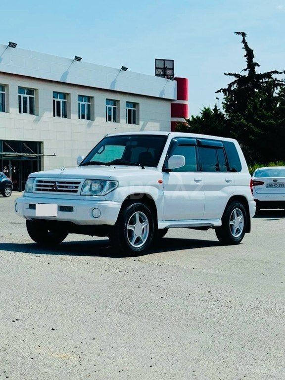 Mitsubishi Pajero io