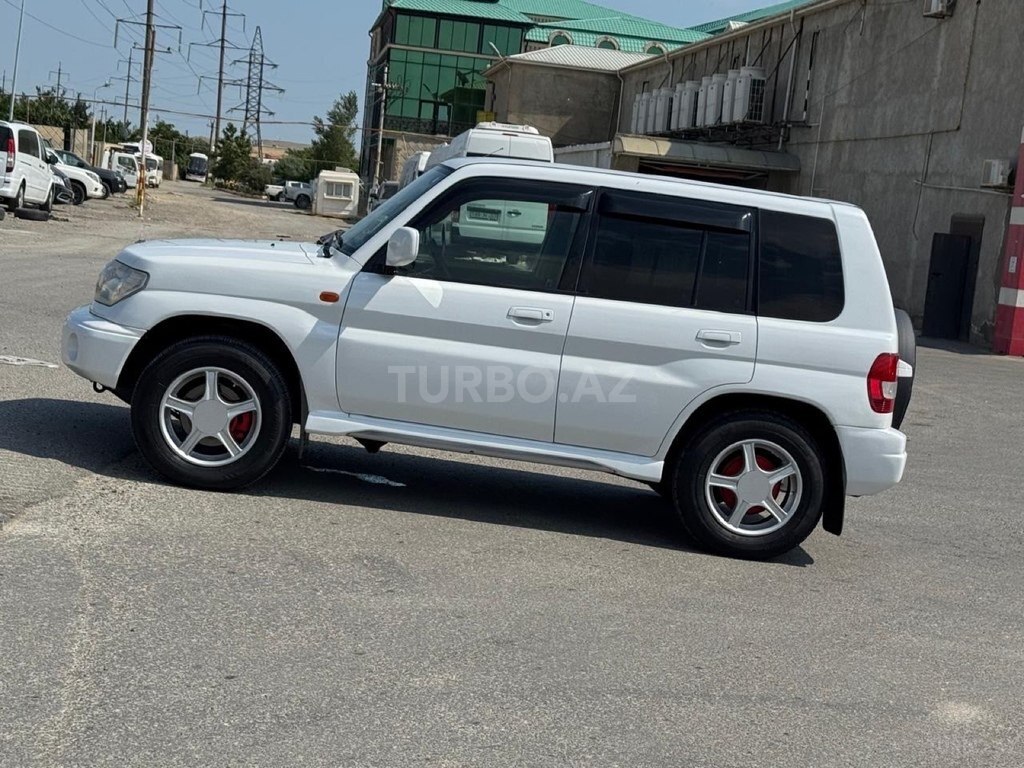 Mitsubishi Pajero io