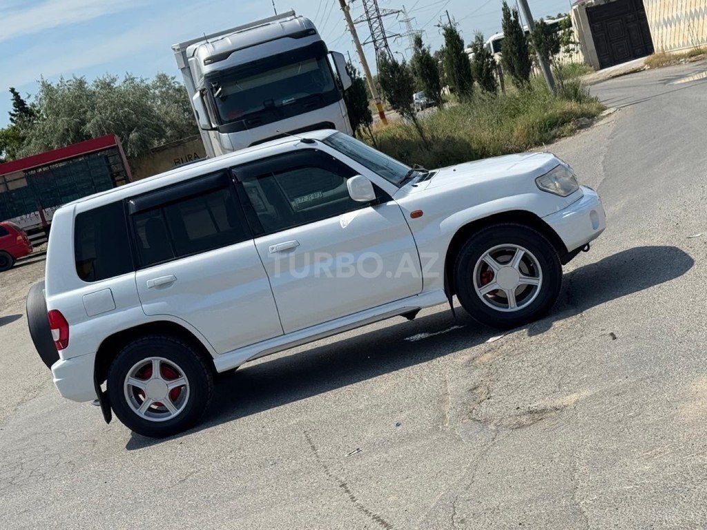 Mitsubishi Pajero io