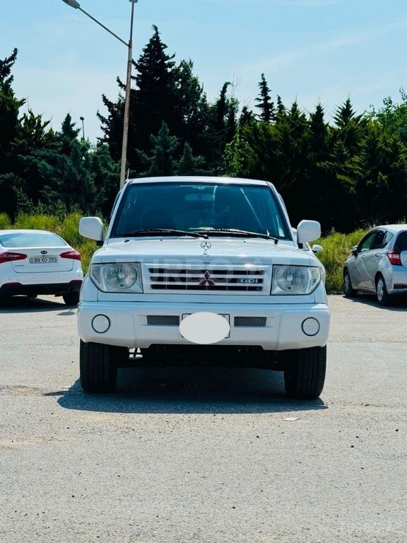 Mitsubishi Pajero io