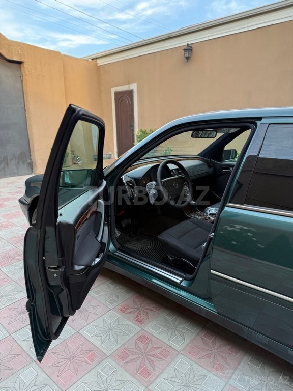Mercedes C 180