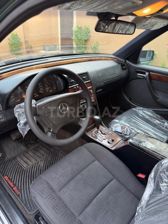 Mercedes C 180