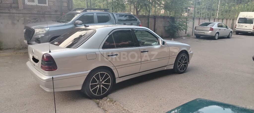 Mercedes C 200