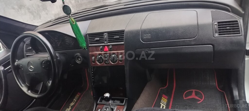 Mercedes C 200