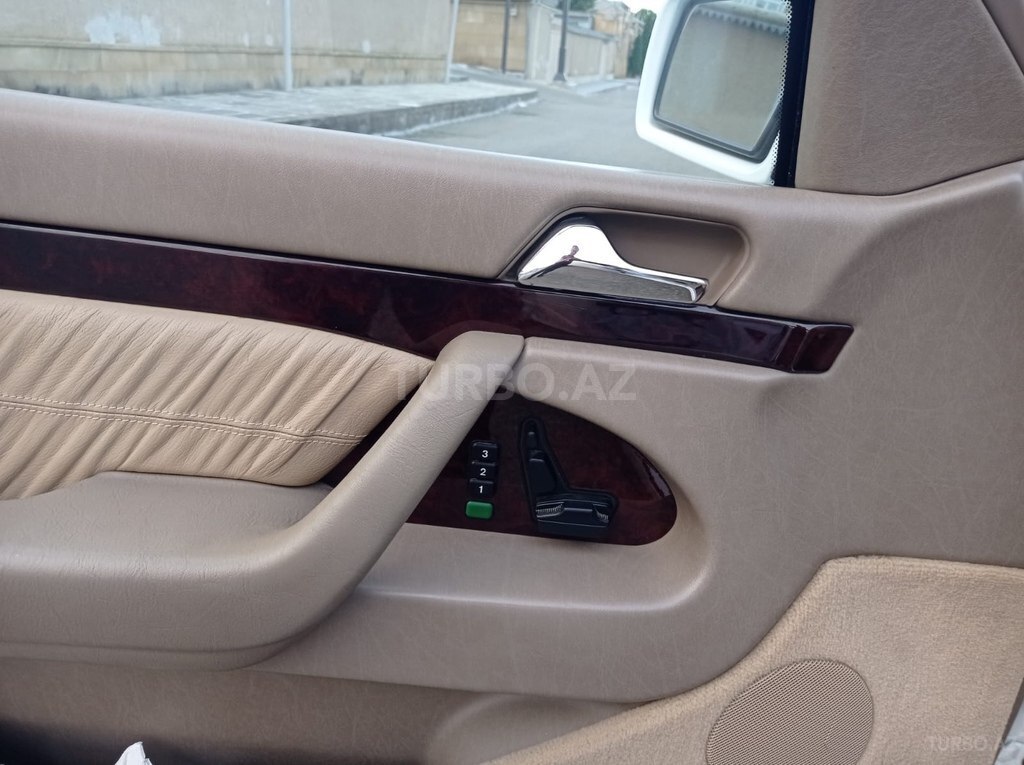 Mercedes S 320