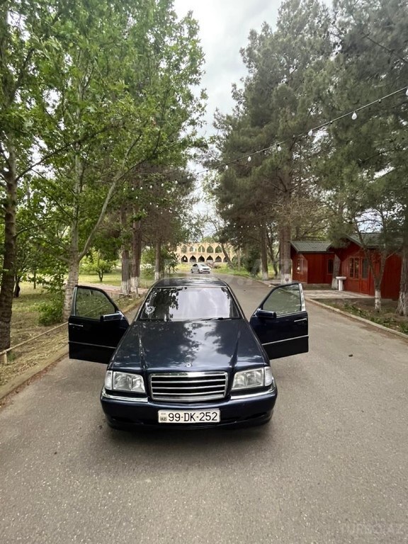 Mercedes C 200