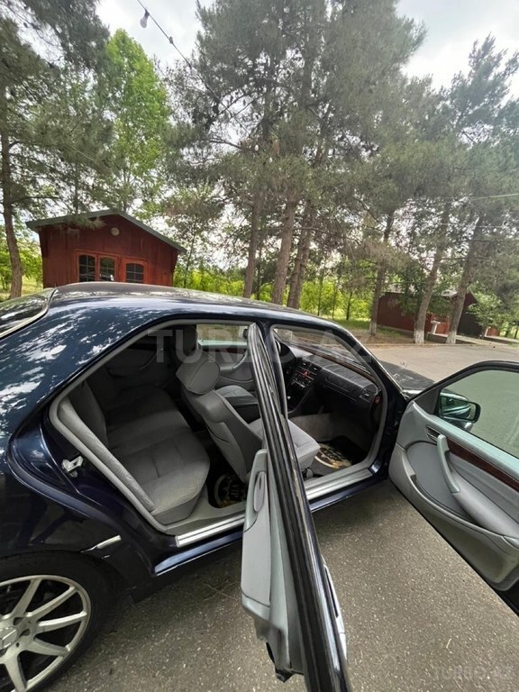 Mercedes C 200
