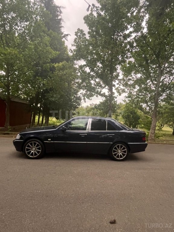 Mercedes C 200