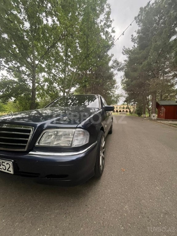 Mercedes C 200
