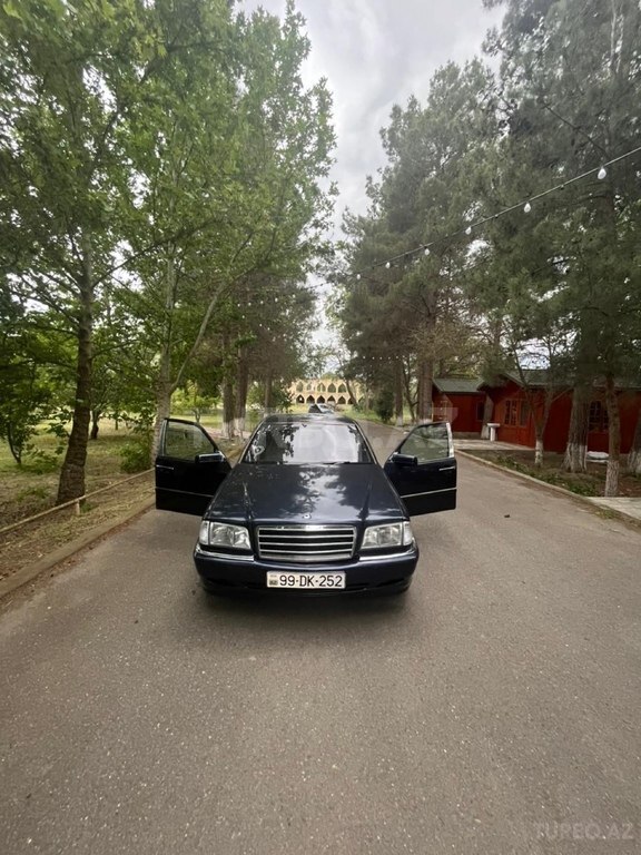 Mercedes C 200