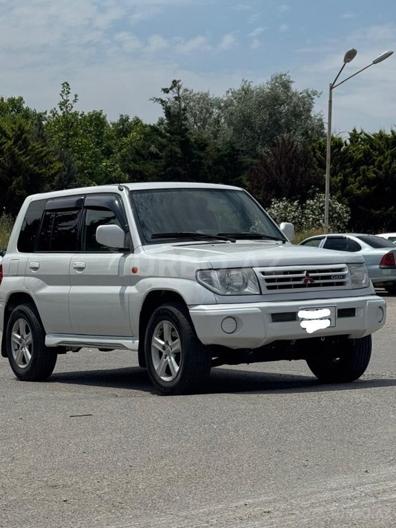 Mitsubishi Pajero io
