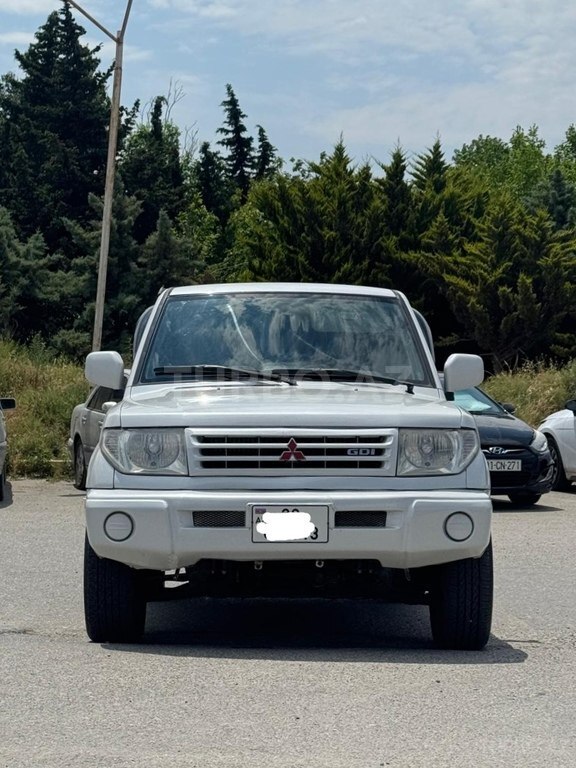 Mitsubishi Pajero io