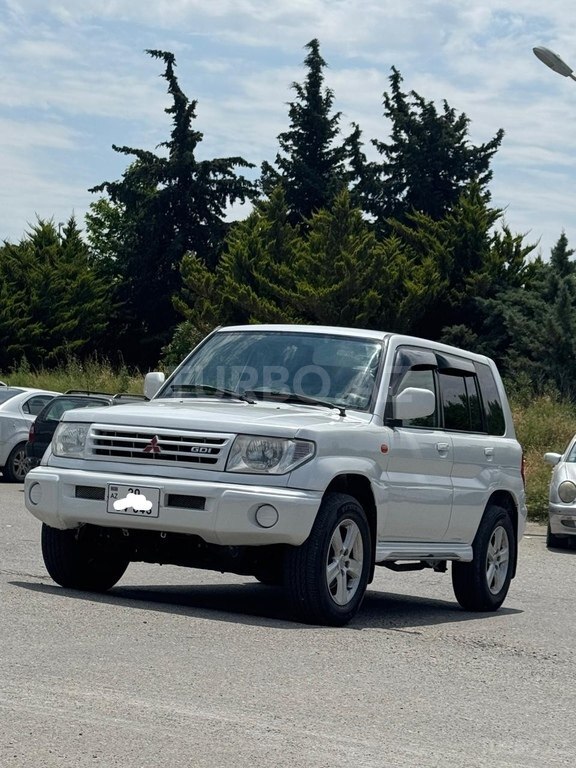 Mitsubishi Pajero io