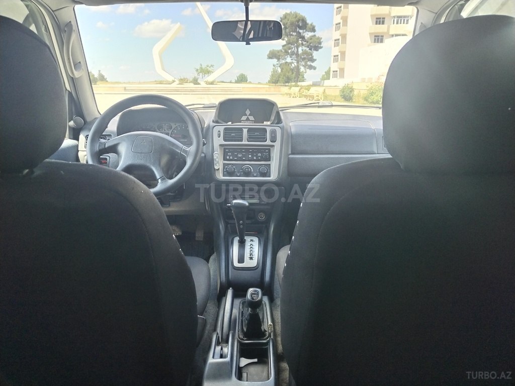 Mitsubishi Pajero io