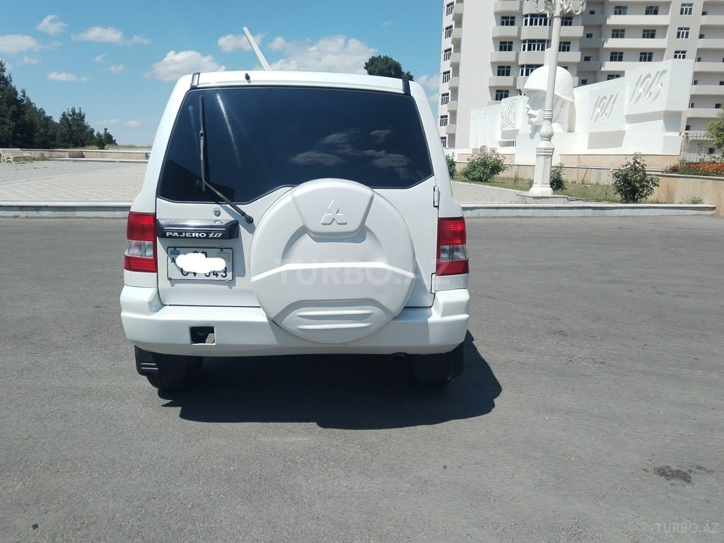 Mitsubishi Pajero io