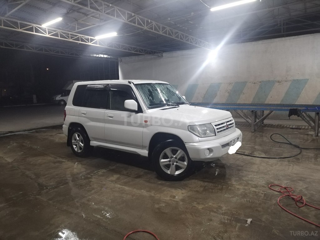 Mitsubishi Pajero io