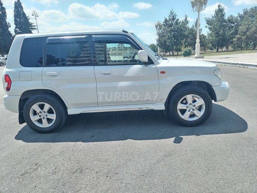Mitsubishi Pajero io