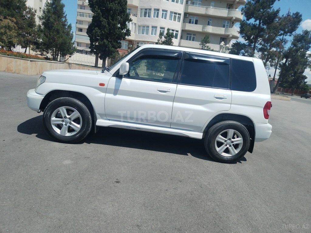 Mitsubishi Pajero io