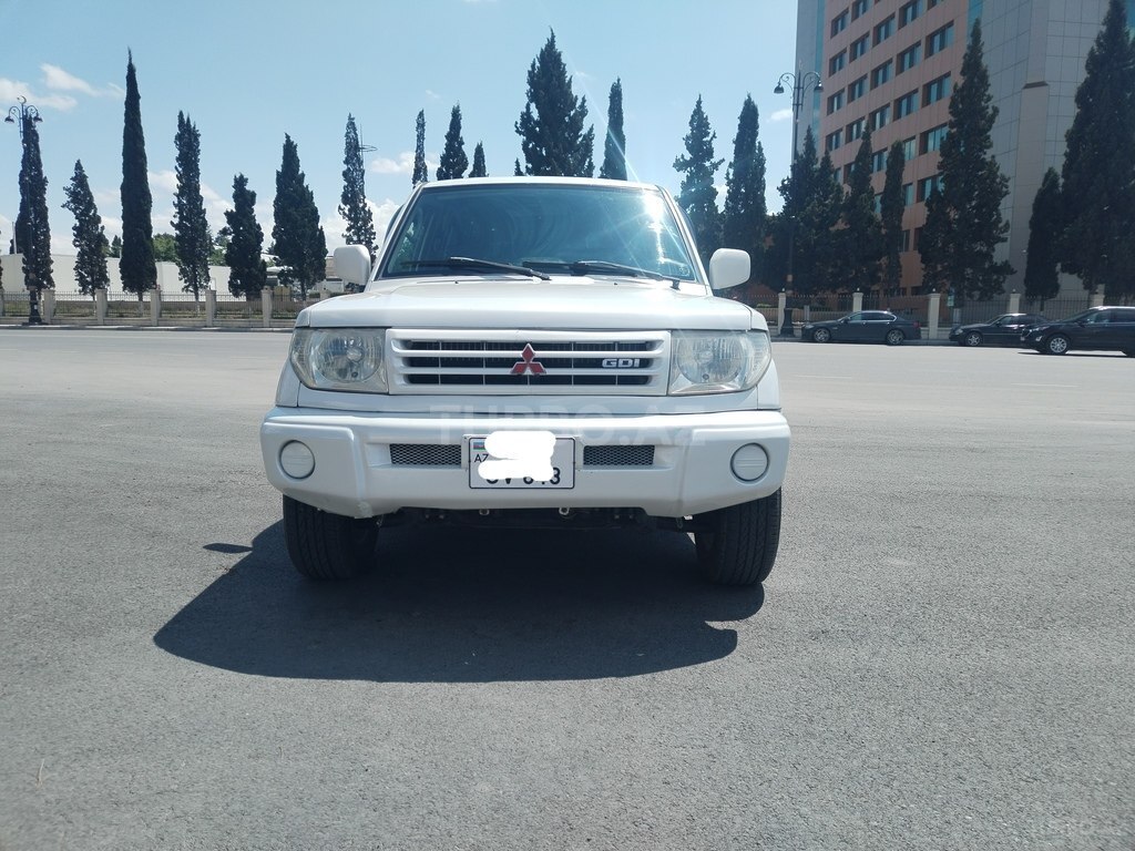 Mitsubishi Pajero io