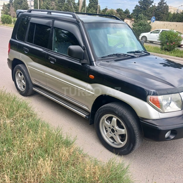 Mitsubishi Pajero io