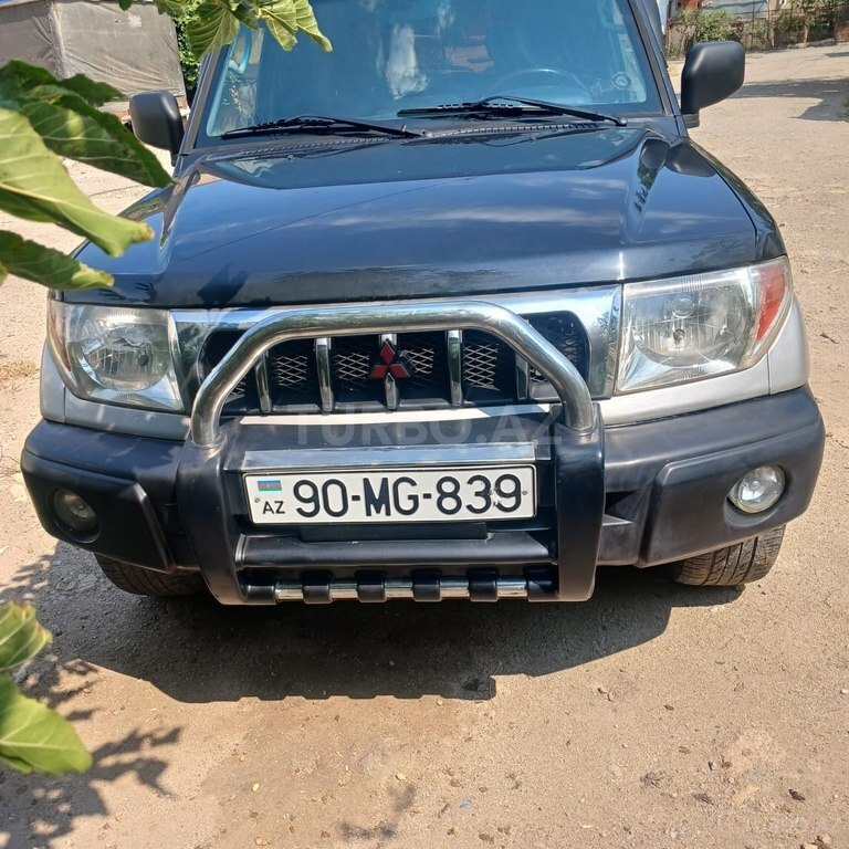 Mitsubishi Pajero io