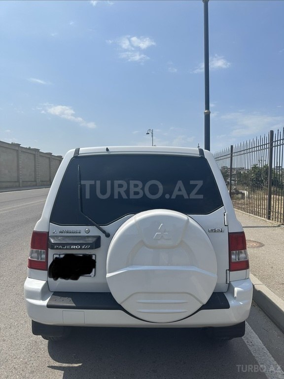 Mitsubishi Pajero io