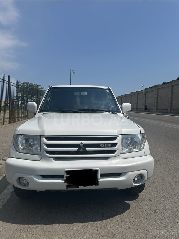 Mitsubishi Pajero io