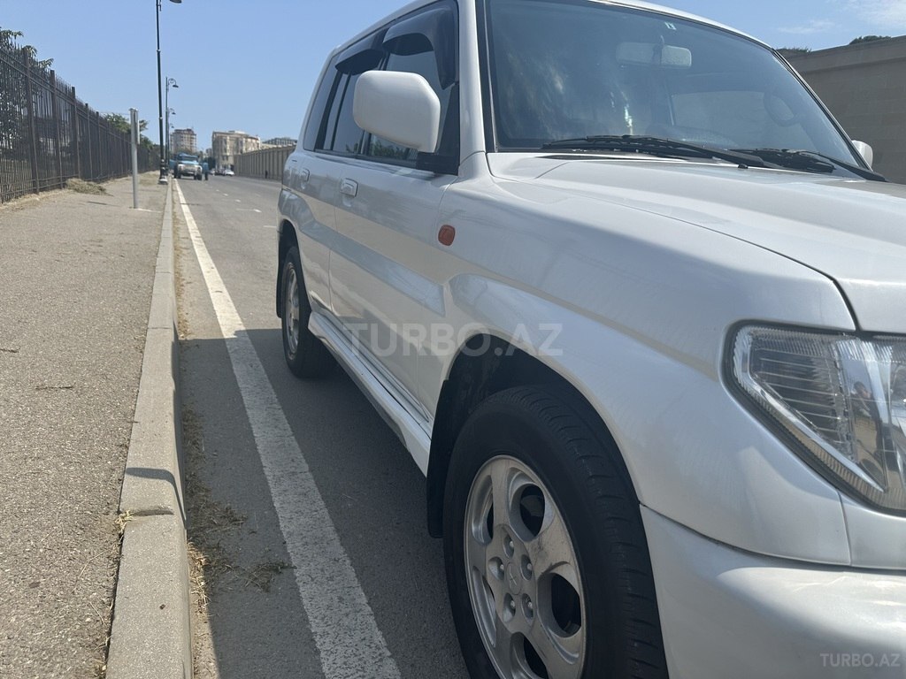 Mitsubishi Pajero io