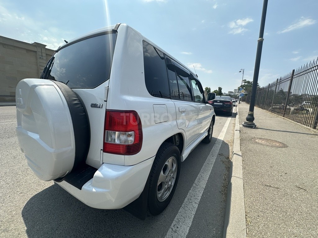 Mitsubishi Pajero io