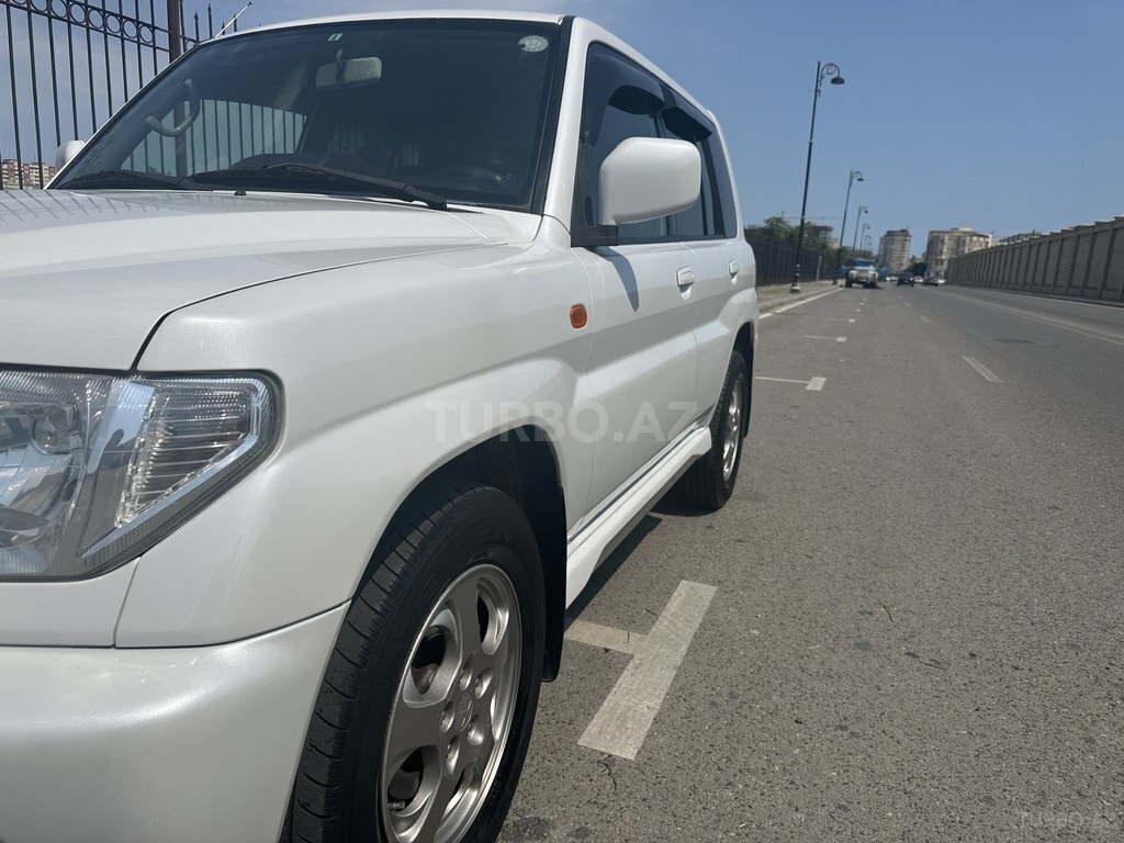 Mitsubishi Pajero io