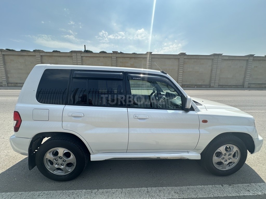 Mitsubishi Pajero io