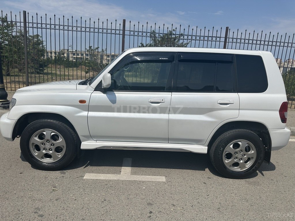 Mitsubishi Pajero io