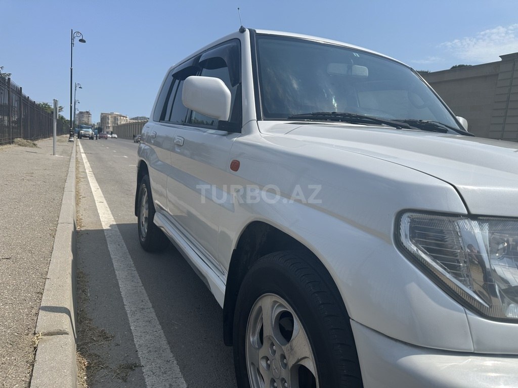 Mitsubishi Pajero io