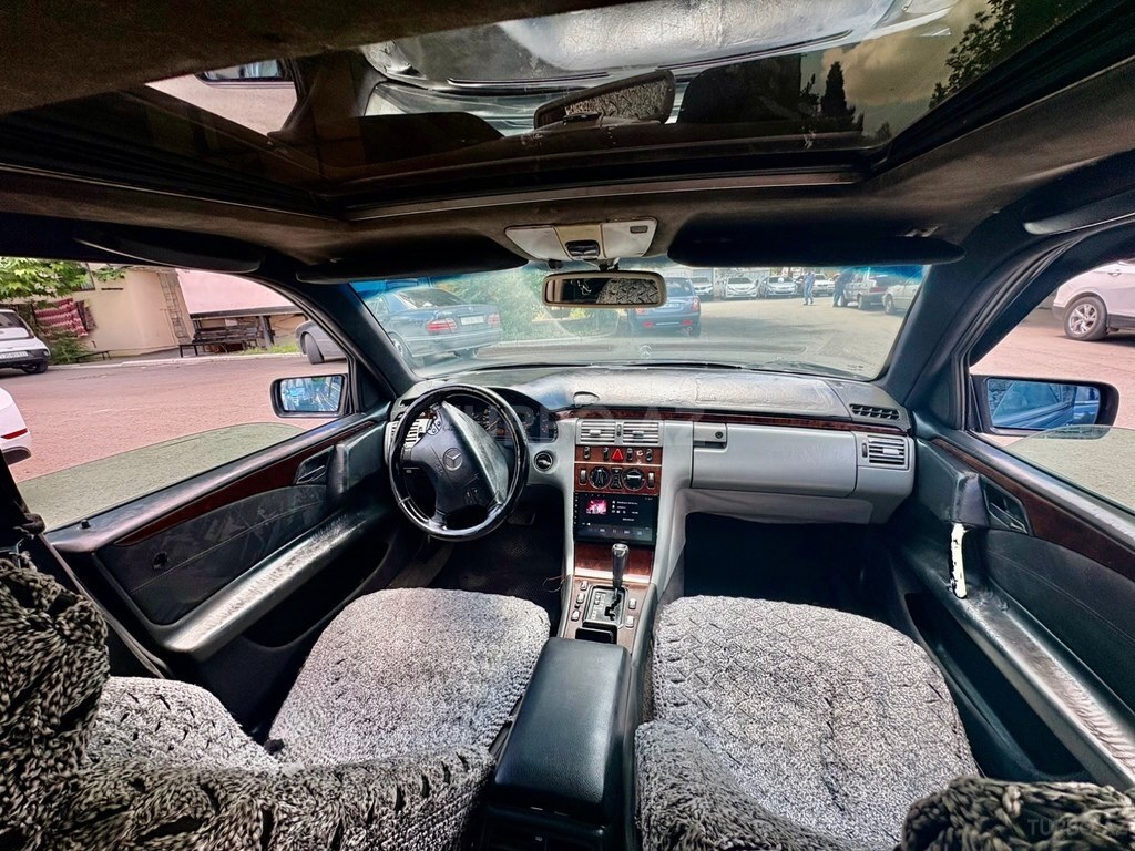 Mercedes E 290