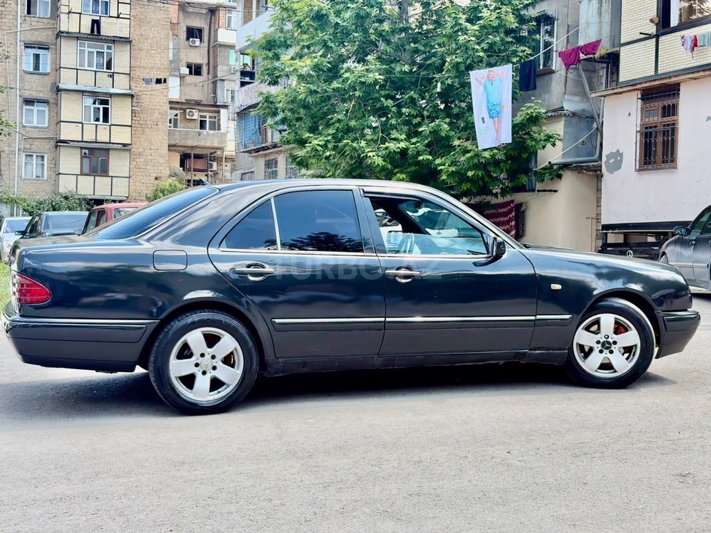 Mercedes E 290