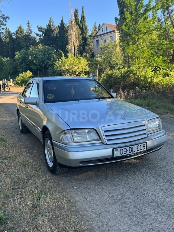 Mercedes C 200