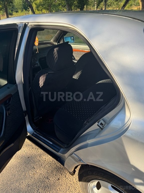 Mercedes C 200
