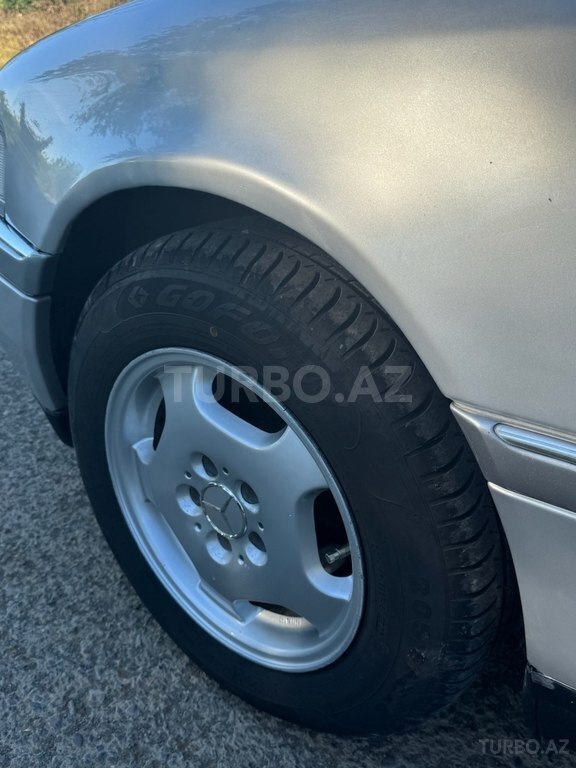 Mercedes C 200