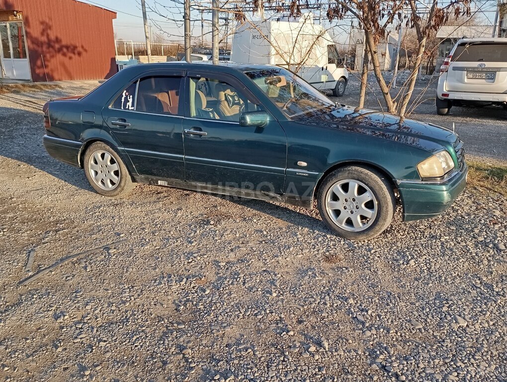 Mercedes C 200