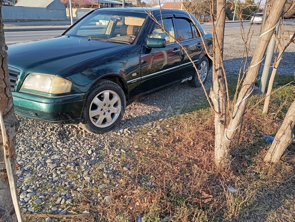 Mercedes C 200