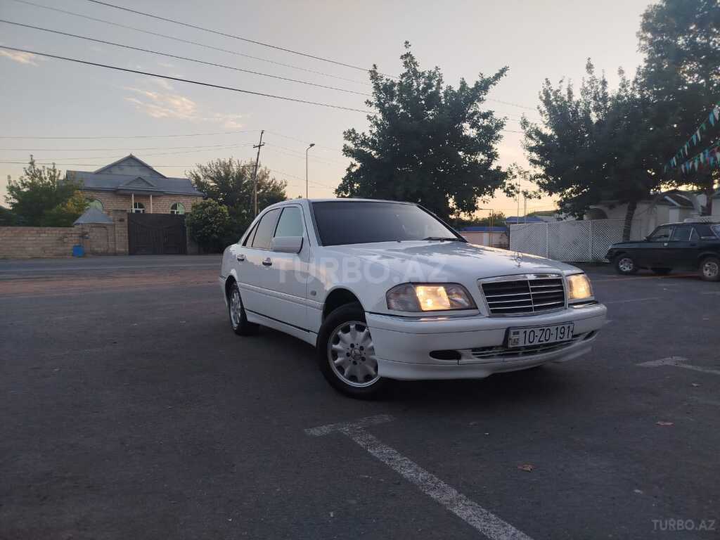 Mercedes C 200