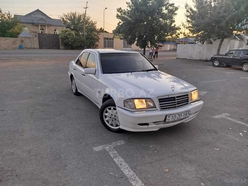 Mercedes C 200