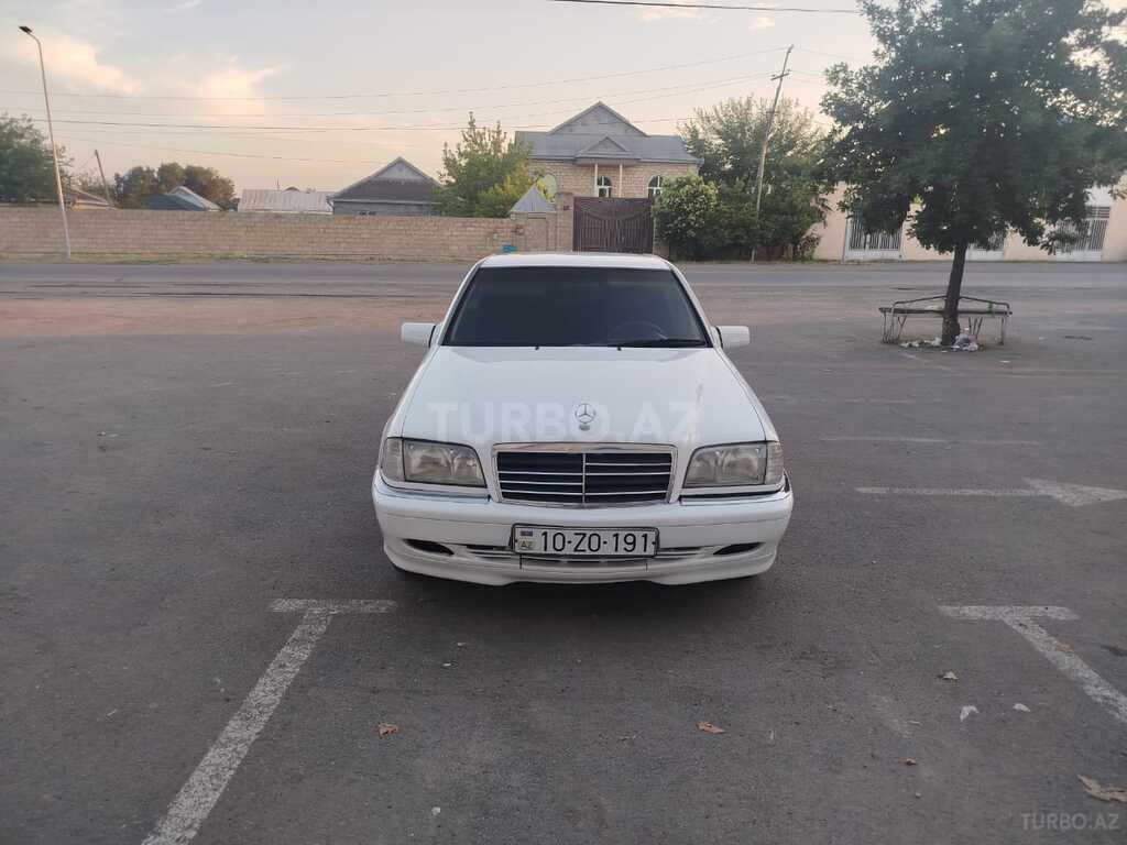 Mercedes C 200